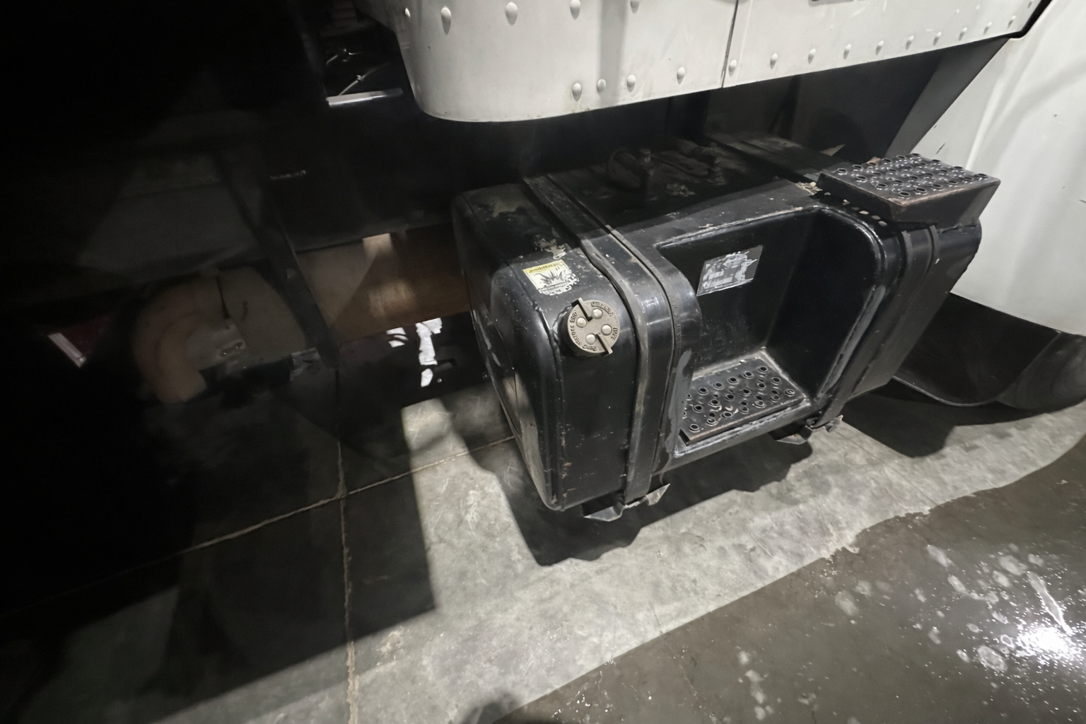 2005 PETERBILT 335 - Image 16